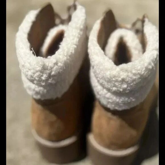 Universal Thread Women's Tan Boots Size 7.5 - Picture 3 of 6
